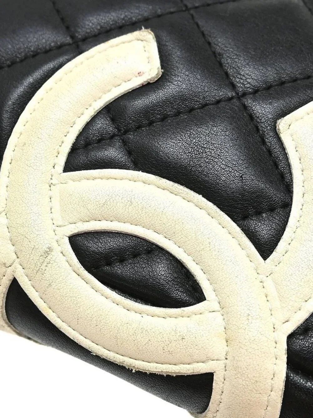 CHANEL outside 	ab